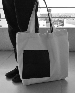 The Tote Bag by ONYX - Bolso unisex minimalista ideal para uso diario.