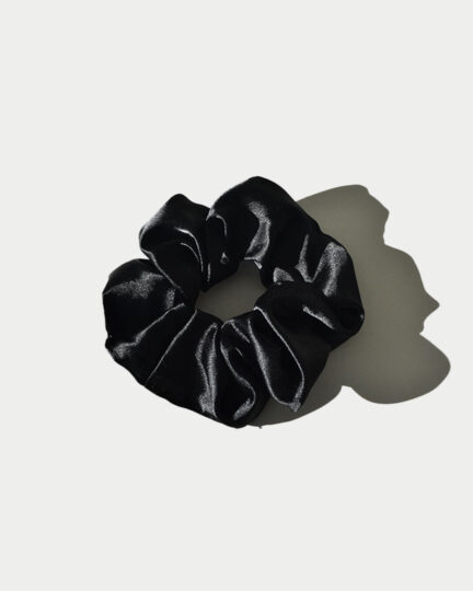 maxi scrunchie de satén negro