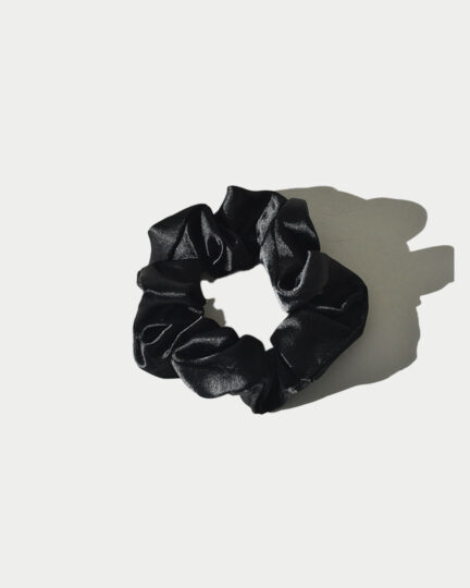 scrunchie de satén negro